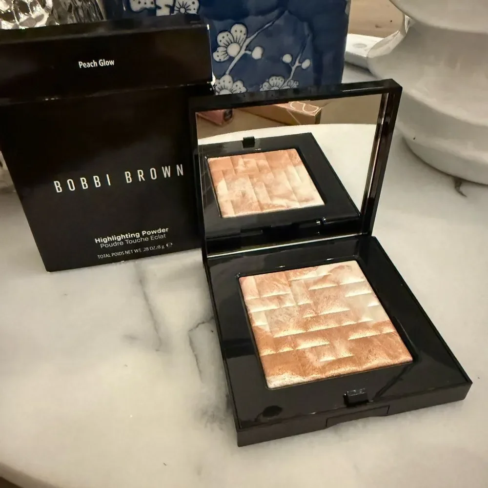 BOBBI BROWN Highlighter Powder in peach glow